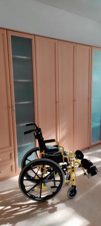 Кресло-каталка для маломобильных граждан